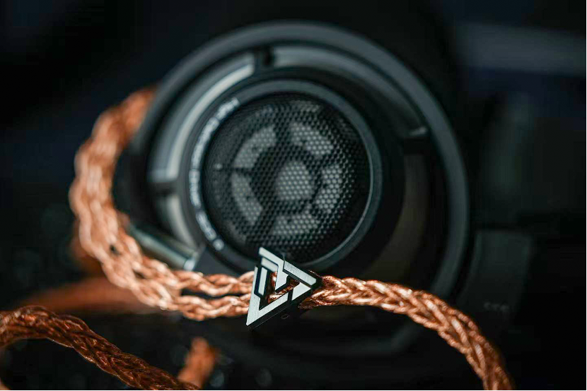 New Release - Vortex Cables RADIUS 8 Wire, specifically for the Sennheiser HD800S headphones.